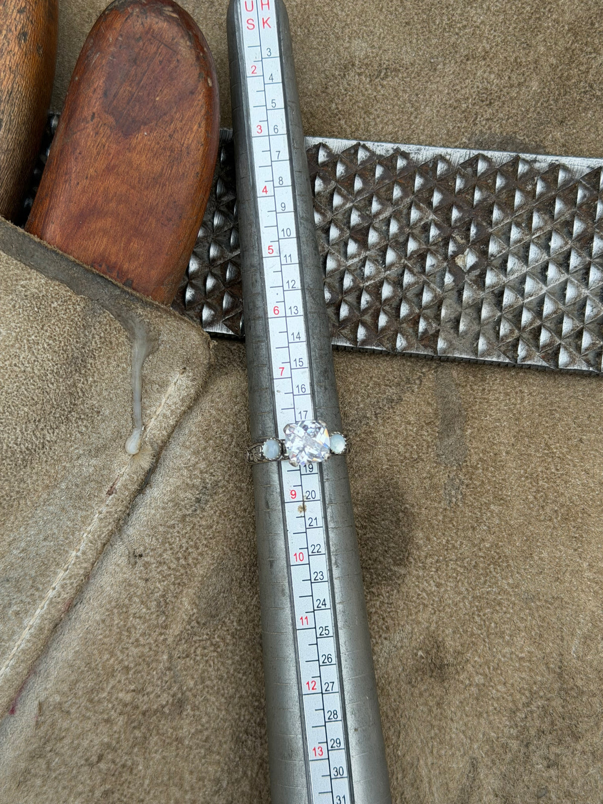 Tooled Cushion MOP Size 8